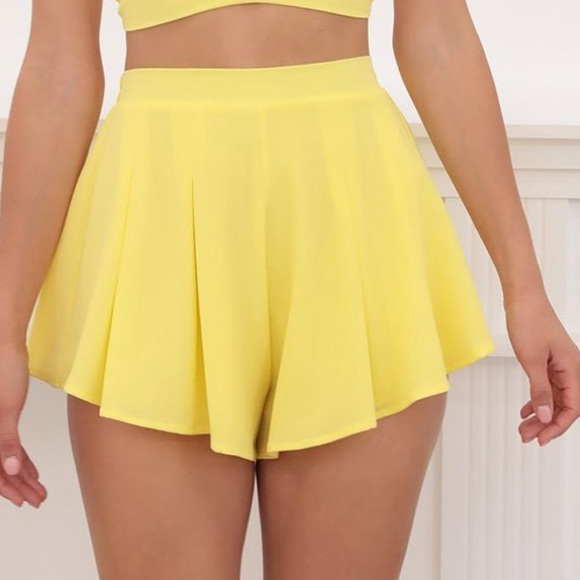 Women’s Lucy in the Sky High Waist Yellow Shorts sz medium trendy sorority - Picture 5 of 5